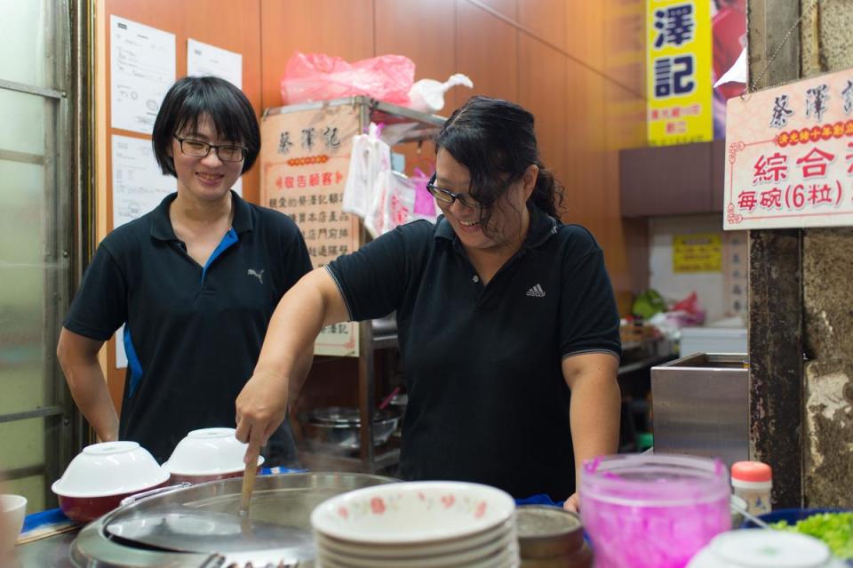 「蔡澤記」由第四代打理爐台。