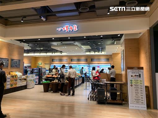 京站小碧潭店匯聚50間美食餐飲品牌及生活選物，其中有高達10間為獨家品牌。（圖／記者劉沛妘攝影）