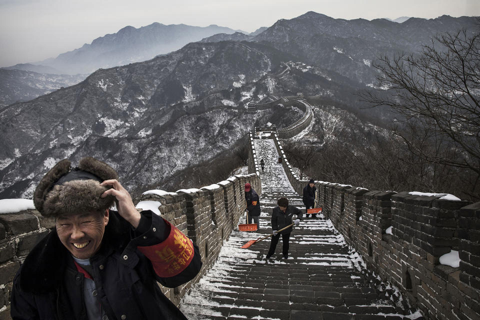 <p>Chinese workers shovel the steps after a snowfall on the Great Wall in Mutianyu on Feb. 22, 2017 outside of Beijing, China. (Photo by Kevin Frayer/Getty Images) </p>