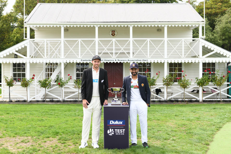 Tim Southee and Sri Lanka's captain Dimuth Karunaratne pose for a photo.