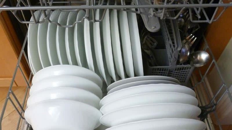 洗碗機能自動將碗洗乾淨，相當方便。（示意圖／翻攝自Pixabay）