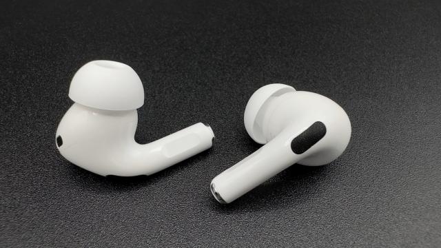 AirPods Pro 2 with Lightning get 6.1.34 firmware