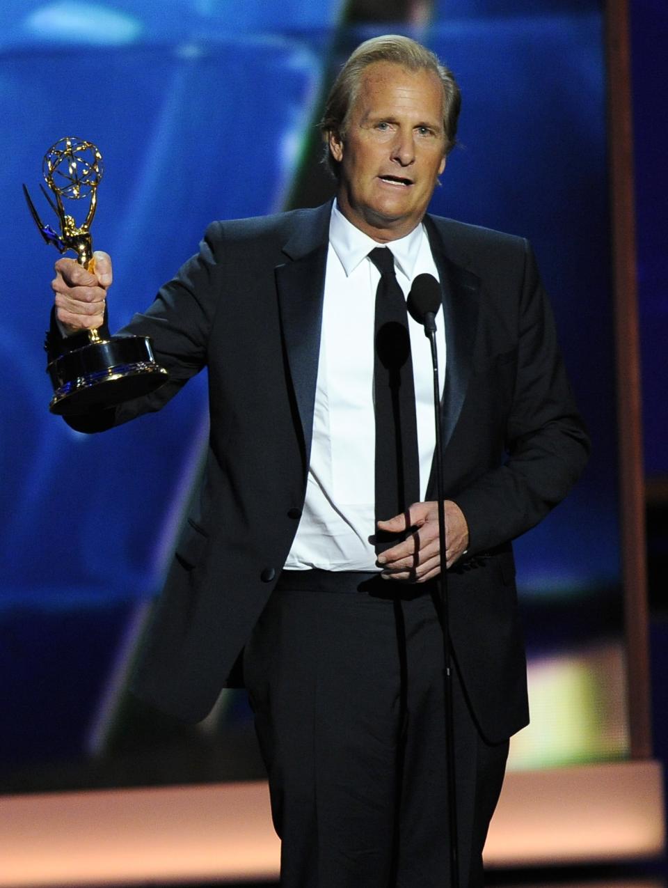 Jeff Daniels accepts the award for outstanding lead actor in a drama series for his role on “The Newsroom” at the 65th Primetime Emmy Awards at Nokia Theatre on Sunday Sept. 22, 2013, in Los Angeles. (Photo by Chris Pizzello/Invision/AP)