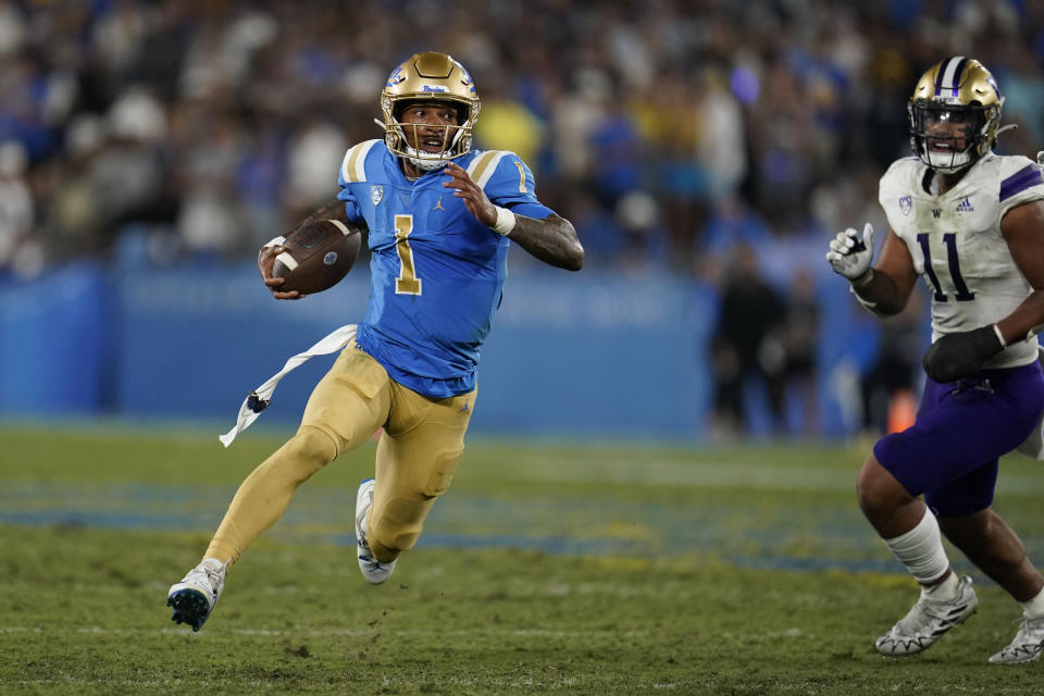 UCLA's Dorian Thompson Robinson (1) plays against Washington during the first half of a college football game Friday, Sept. 30, 2022, in Pasadena, California (AP Photo/Marcio Jose Sanchez)
