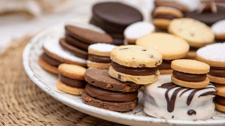 Plate of alfajores