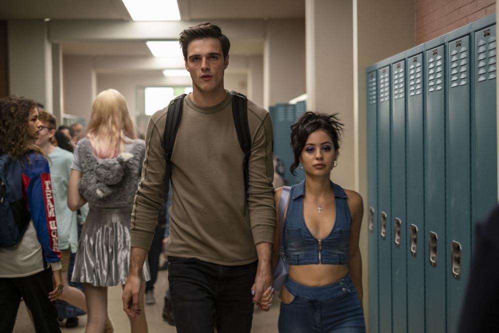 Guys if you want to dress as rue these outfits are the alternatives of “an  alien shirt” : r/euphoria