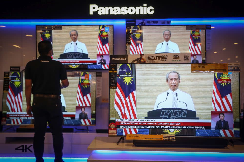 A man watches a live telecast of Prime Minister Tan Sri Muhyiddin Yassin’s speech in Kuala Lumpur September 23, 2020. ― Picture by Yusof Mat Isa