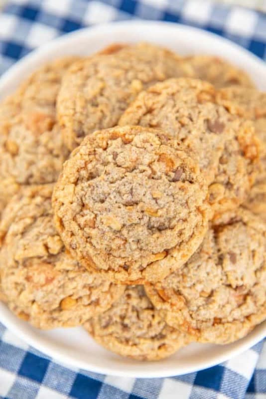 <p>Plain Chicken</p><p>Celebrate Easter with some peanut butter cookies packed full of Butterfingers.</p><p><strong>Get the recipe: <a href="https://www.plainchicken.com/butterfinger-cookies/" rel="nofollow noopener" target="_blank" data-ylk="slk:Butterfinger Cookies;elm:context_link;itc:0;sec:content-canvas" class="link ">Butterfinger Cookies</a></strong></p>