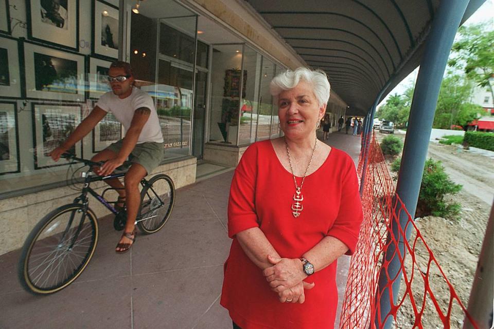 Barbara Gillman in front of her gallery on Lincoln Road Mall in October 1995.