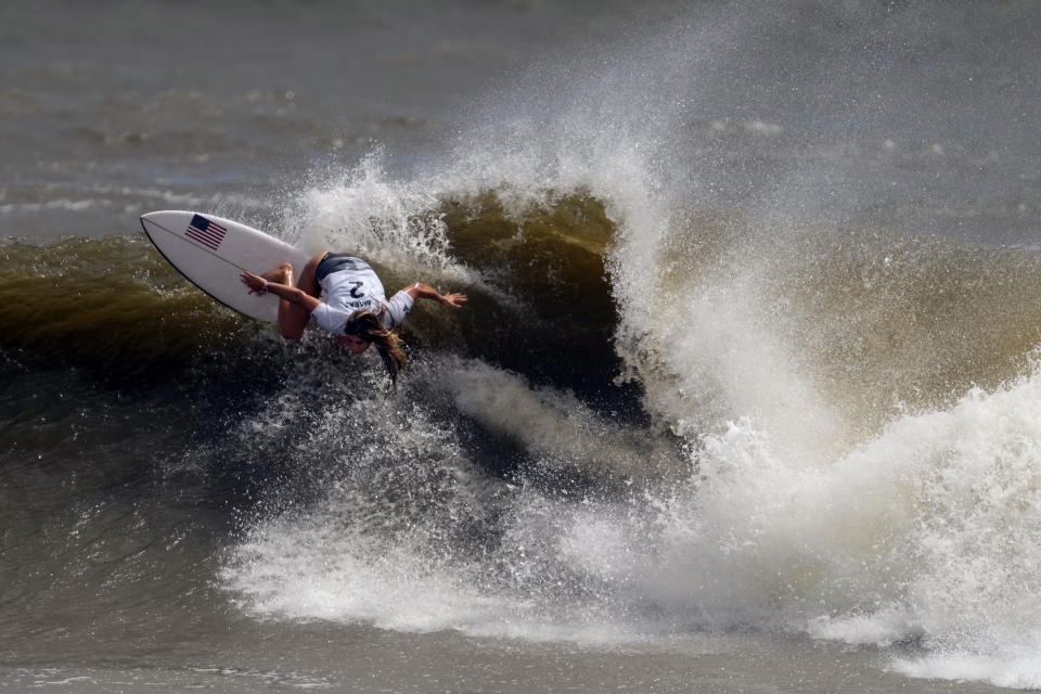 Caroline Marks, of the United States, maneuvers on a wave during the quarterfinals of the women's surfing competition at the 2020 Summer Olympics, Tuesday, July 27, 2021, at Tsurigasaki beach in Ichinomiya, Japan. (AP Photo/Francisco Seco)