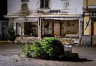 A Christmas tree lies on front of a damaged house in Mayschoss in the Ahrtal valley, southern Germany, Tuesday, Dec.14, 2021. The region was hit by floodings exactly five months ago, causing the death of about 180 people.Amid the mud and debris still clogging the streets from last summer's devastating floods, residents of the Ahr Valley in western Germany are trying to spark some festive cheer with Christmas trees. (Photo/Michael Probst)