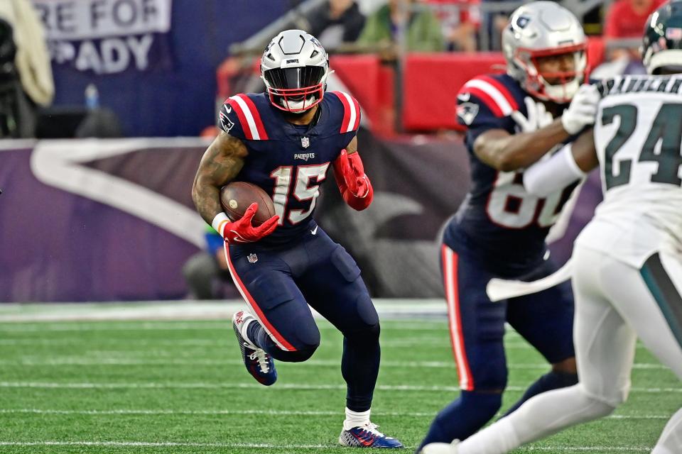 New England Patriots running back Ezekiel Elliott (15) runs the ball against the Philadelphia Eagles during the second half at Gillette Stadium.