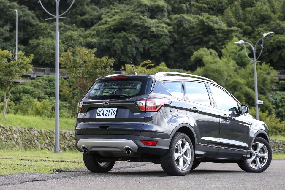 Kuga EcoBoost182 CP360 為目前 Kuga 車系中最低價可以享受 CP360 安全科技的車型。