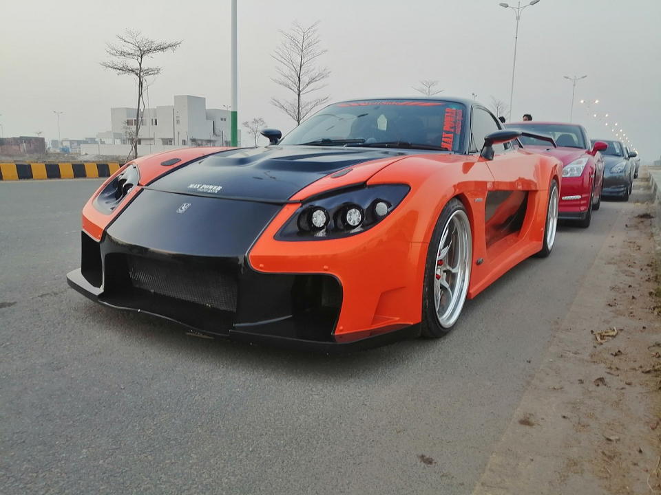 圖／Mazda RX-7末代車型可達280hp最大馬力，從100加速到200km/h只要短短13秒，超強性能完全符合《玩命關頭》標準。