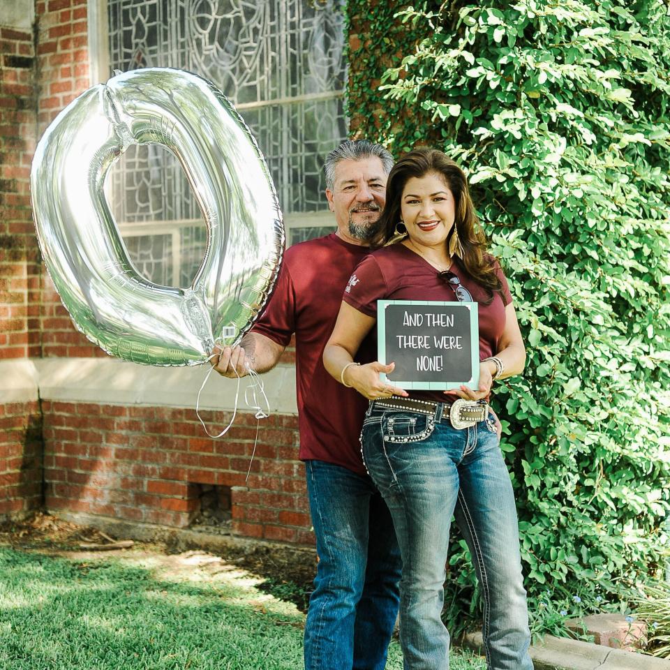 Juan holds up a zero balloon and Dalila holds up a chalkboard sign that reads: "And then there were none." (Photo: <a href="https://www.instagram.com/photographymelyssaanne/" target="_blank">Melyssa Anne Photography </a>)