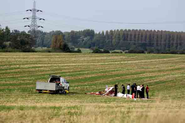 two planes collide mid-air in bedforshire