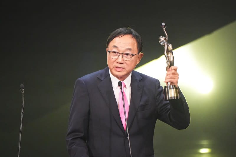 許冠文去年才獲頒第40屆香港電影金像獎「終身成就獎」，今年再拿下「最佳男配角」。（圖／翻攝自FB／香港電影金像奬 Hong Kong Film Awards）