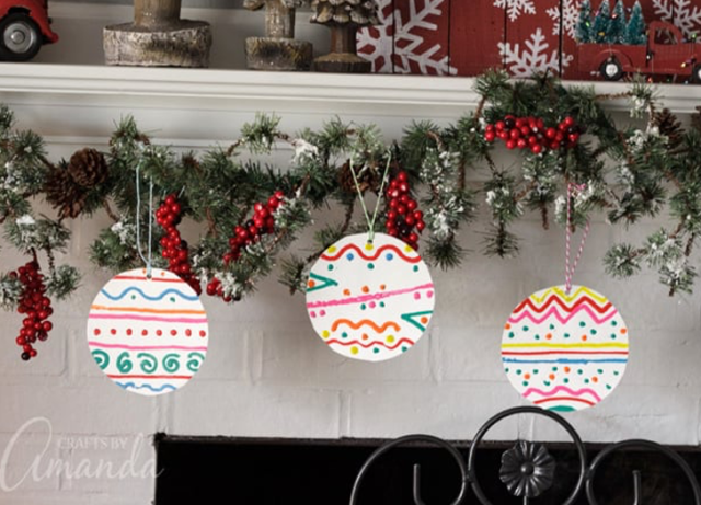 31 Christmas Crafts for Toddlers That They Can Actually Do