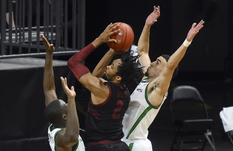 Oregon forward Eugene Omoruyi (2) challenges Stanford guard Bryce Wills (2) along with Oregon guard Chris Duarte (5) during the second half of an NCAA college basketball game Saturday, Jan. 2, 2021 in Eugene, Ore. Oregon won the game 73-56. (AP Photo/Andy Nelson)
