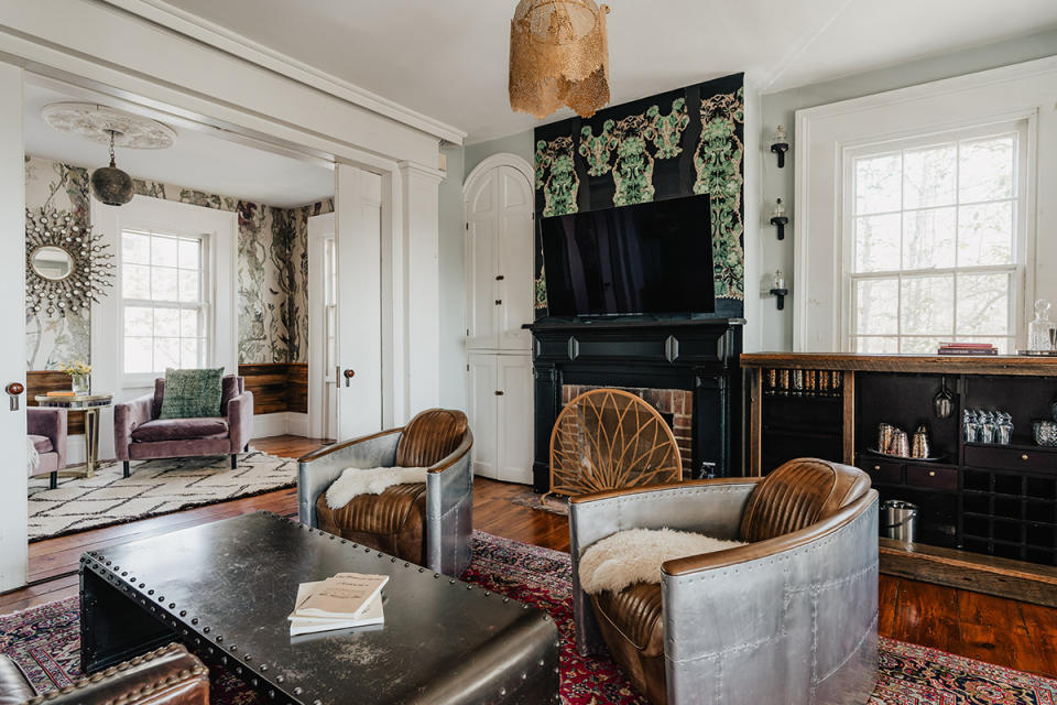 Bruyn Estate living room with fireplace