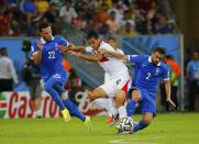 Costa Rica's Bryan Ruiz (C) fights for the ball with Greece's Andreas Samaris and Giannis Maniatis (R) during their 2014 World Cup round of 16 game at the Pernambuco arena in Recife June 29, 2014. REUTERS/Brian Snyder