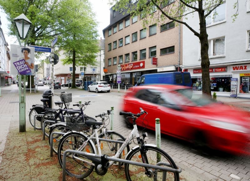 A general view of Ruettenscheider street after the Green Party member of parliament Kai Gehring and his party colleague Rolf Fliss were attacked during a party event in Essen. Roland Weihrauch/dpa