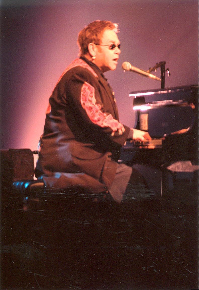 Elton John performing at The Mar-a-Lago Club in 2006. (Davidoff photo)