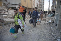 <p>In this photo provided by Tasnim News Agency, people carry their belongings in Sarpol-e-Zahab, western Iran, Nov. 13, 2017. (Photo: Farzad Menati/Tasnim News Agency via AP) </p>