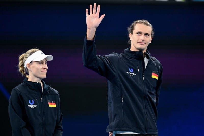 German tennis player Alexander Zverev (R) waves before the Group D tennis match of the 2024 United Cup at Ken Rosewall Arena in Sydney. Steven Markham/AAP/dpa
