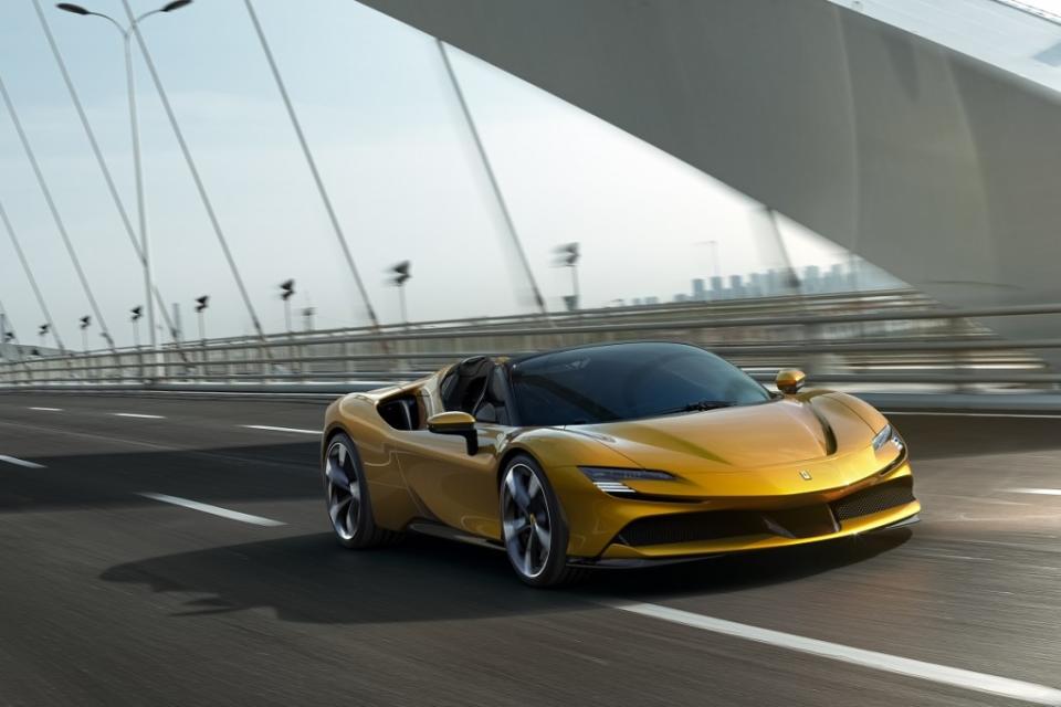 ferrari-sf90-spider-coupe