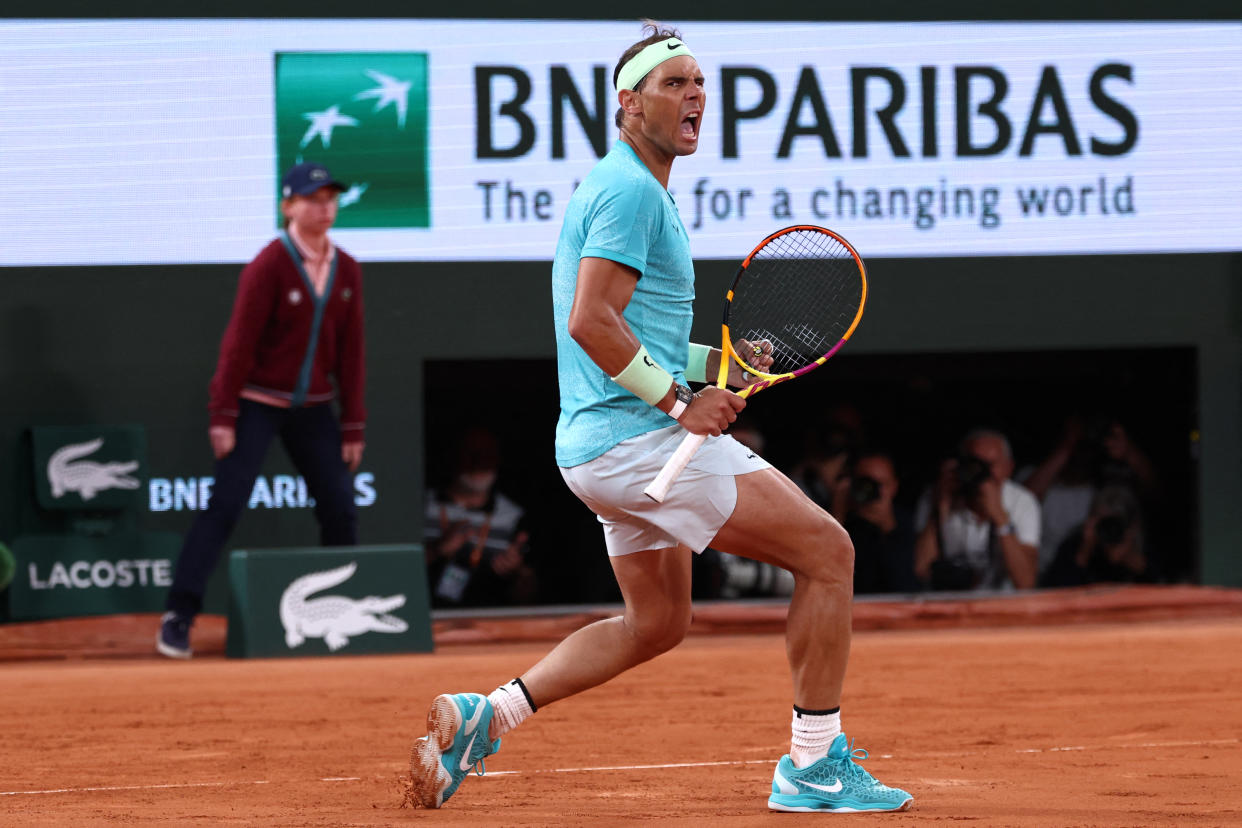 Après avoir perdu le premier set, Rafael Nadal affronte Alexander Zverev ce lundi 27 mai après-midi à Roland-Garros. (EMMANUEL DUNAND / AFP)