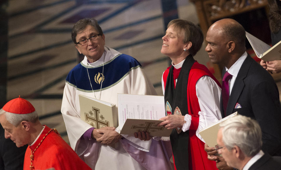 Rev. Kirbyjon Caldwell (top right) attends the presidential inaugural&nbsp;prayer service at the Washington National Cathedral on Jan.&nbsp;22, 2013. (Photo: The Washington Post via Getty Images)