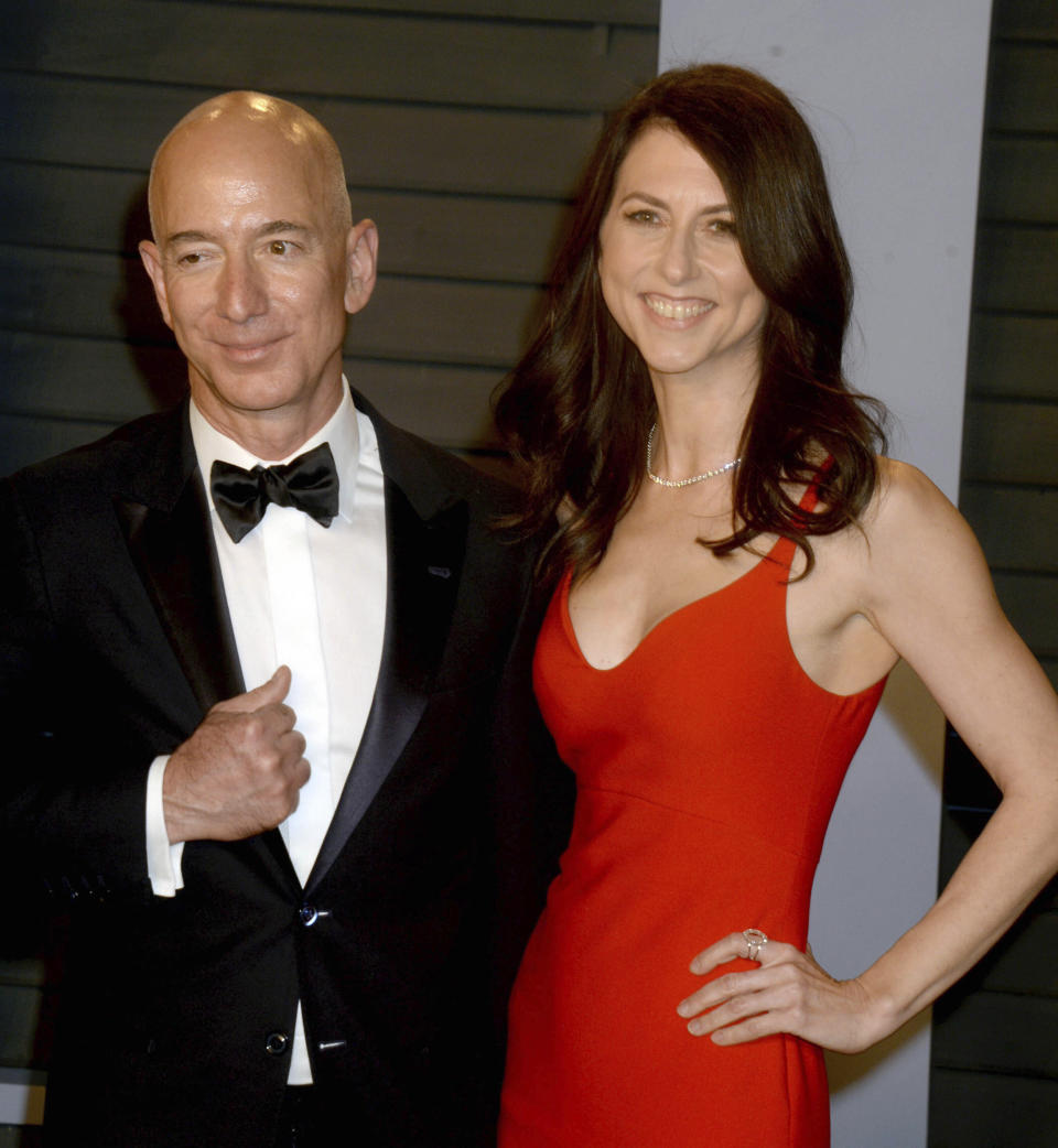 Photo by: Dennis Van Tine/STAR MAX/IPx 2020 12/16/20 Mackenzie (Bezos) Scott donates 4.1 Billion Dollars to 384 Groups to help people struggling during the coronavirus pandemic. STAR MAX File Photo: 3/4/18 Jeff Bezos and wife, MacKenzie Bezos at The 2018 Vanity Fair Oscar Party in Beverly Hills, CA.