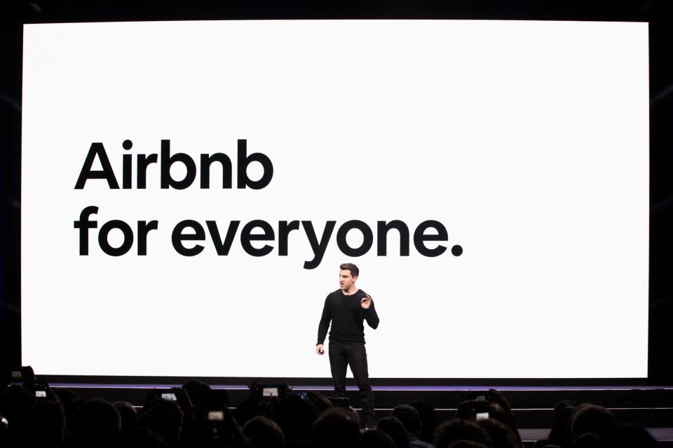 Airbnb CEO Brian Chesky 給所有企業主示範了如何更好的跟員工道別。／圖：<a href="https://www.cnet.com/news/airbnb-lays-off-1900-employees-thats-25-of-its-staff/" rel="nofollow noopener" target="_blank" data-ylk="slk:CNET;elm:context_link;itc:0;sec:content-canvas" class="link ">CNET</a>