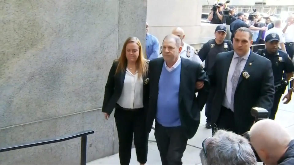 Hace tres meses Weinstein tuvo su primera comparecencia ante la corte.