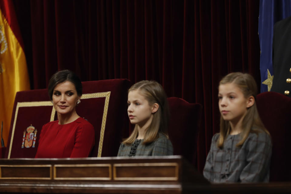 <p>Salvo un evento especial o un motivo de causa mayor, las hijas de la reina Letizia no se van a la cama más allá de las 9 de la noche durante la época lectiva. Su madre es algo más permisiva en las vacaciones. (Foto: Gtres). </p>