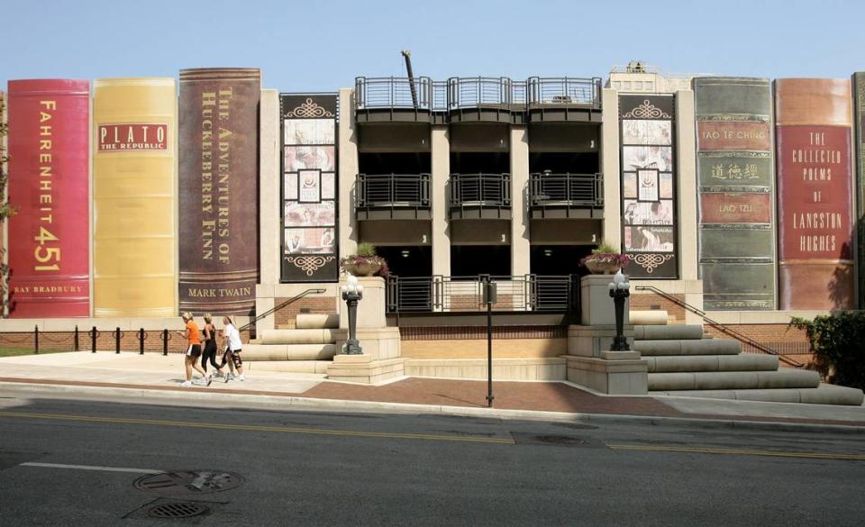 The Community Bookshelf runs along the south wall of the Central Library’s parking garage on 10th Street between Wyandotte Street and Baltimore Avenue. Completed in 2004 when the library moved into the former First National Bank building, it showcases 42 titles suggested by Kansas City readers.