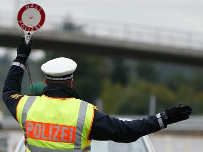 Schweigen kann bei einer Polizeikontrolle vorteilhaft sein. (Bild: ddp images/Schwabenpress)