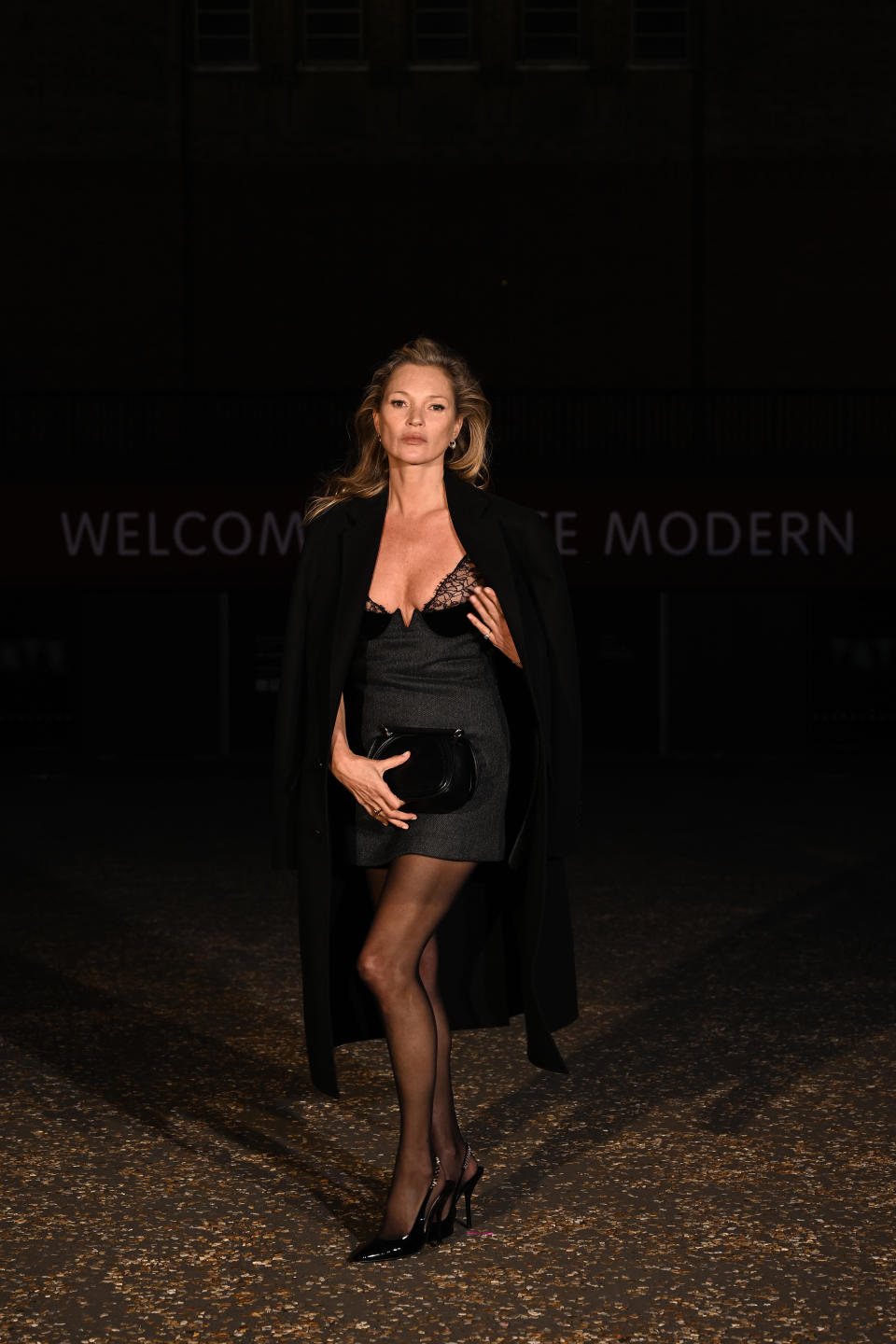 Kate Moss arrives at the Gucci Cruise 2025 Fashion Show at Tate Modern in a pair of Gucci black patent leather stiletto 