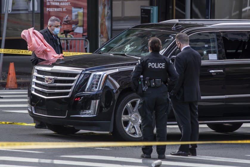 LOS ANGELES, CA - APRIL 27: LAPD investigates scene of shooting at 7th and Figueroa Streets where an Uber driver was shot and killed on Tuesday, April 27, 2021 in downtown Los Angeles, CA. (Brian van der Brug / Los Angeles Times)