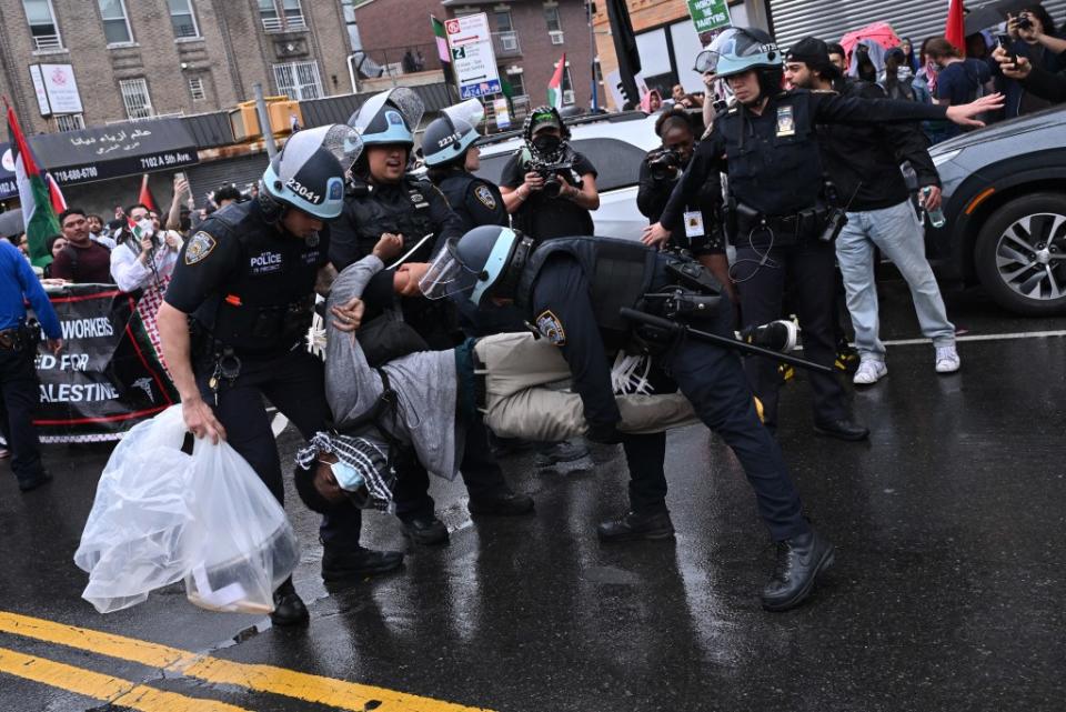 Police tackle a protestor. Paul Martinka for NY Post