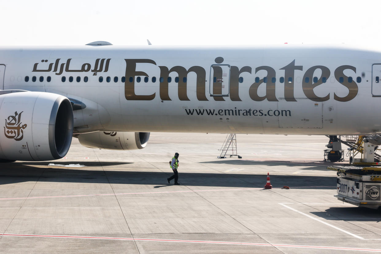 Flugzeug der Airline Emirates (Symbolbild: Jakub Porzycki/NurPhoto via Getty Images)