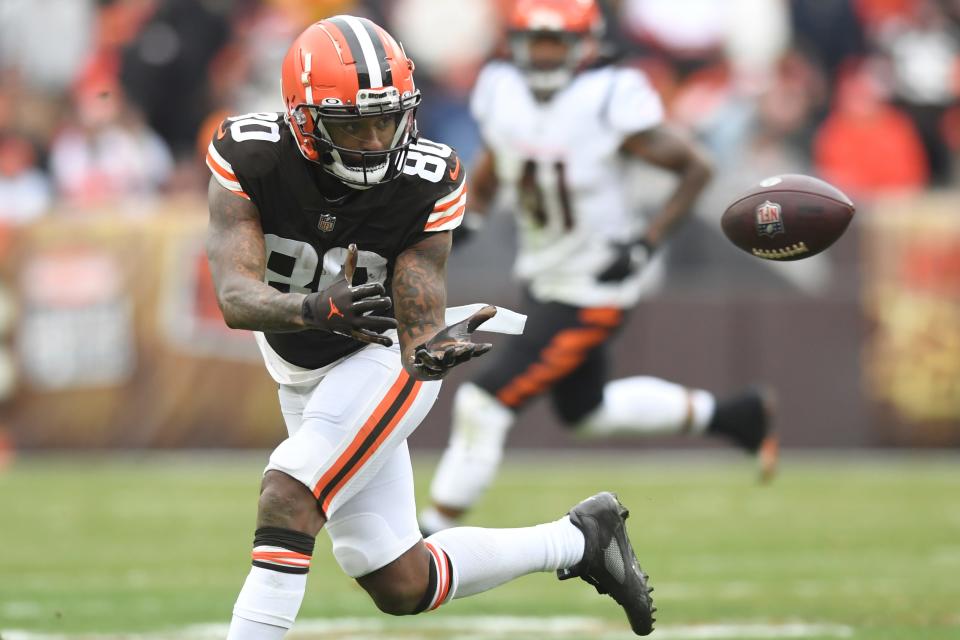 Cleveland Browns wide receiver Jarvis Landry (80) makes a catch during the first half of an NFL football game against the Cincinnati Bengals, Sunday, Jan. 9, 2022, in Cleveland. (AP Photo/Nick Cammett)