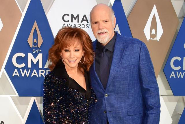 Reba McEntire Says She and Boyfriend Rex Linn 'Created a Bond Without Being  Physical' Prior to Dating