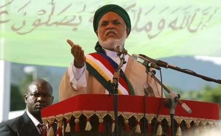 FILE PHOTO: Comoran President Ahmed Abdallah Mohamed Sambi delivers his address during prayers for passengers in the missing Yemenia A310-300 plane and marking the country's 34th independence anniversary in Moroni July 6, 2009. REUTERS/Thomas Mukoya