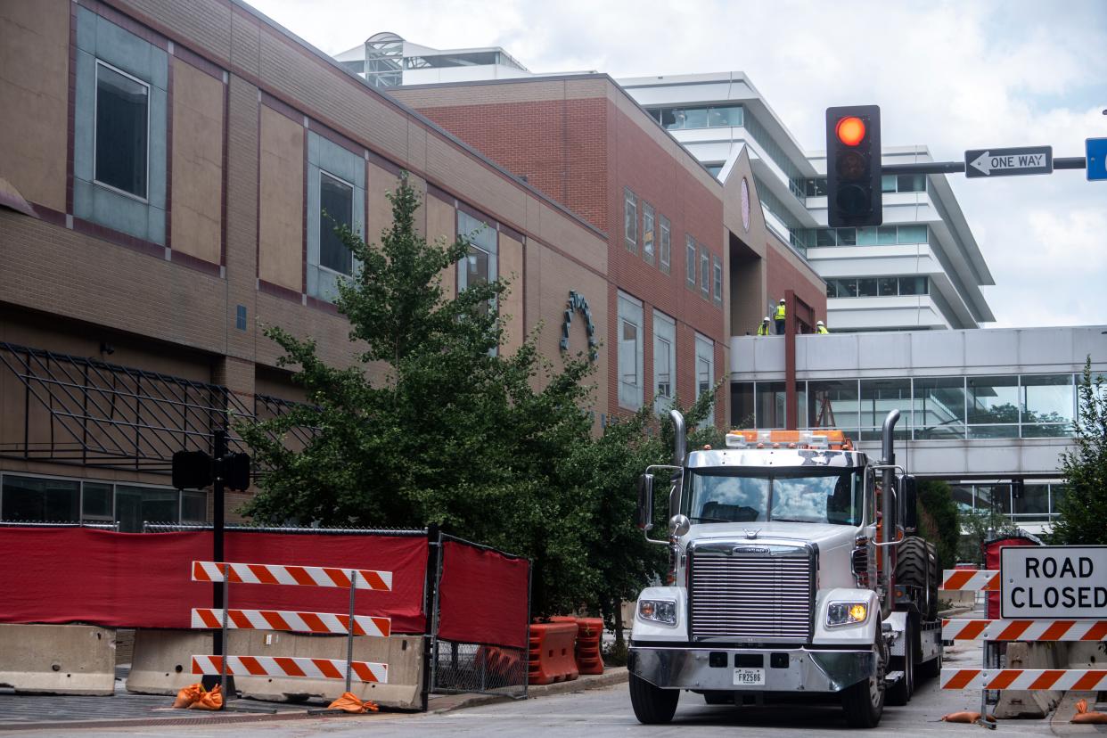 Exterior demolition begins at the former Kaleidoscope at the Hub building at 515 Walnut Street on Tuesday, July 11, 2023, in Des Moines. 