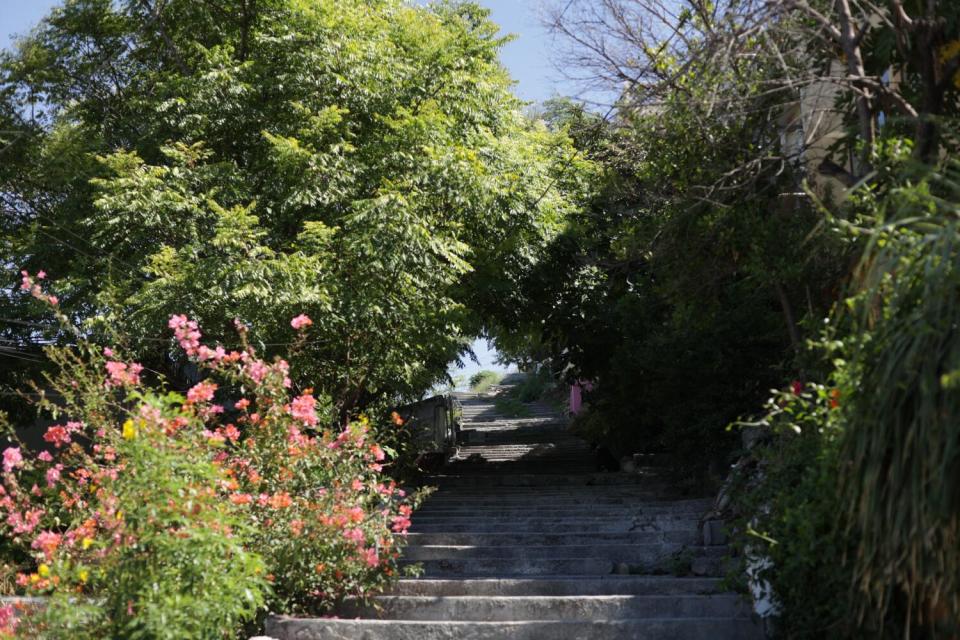 A concrete staircase