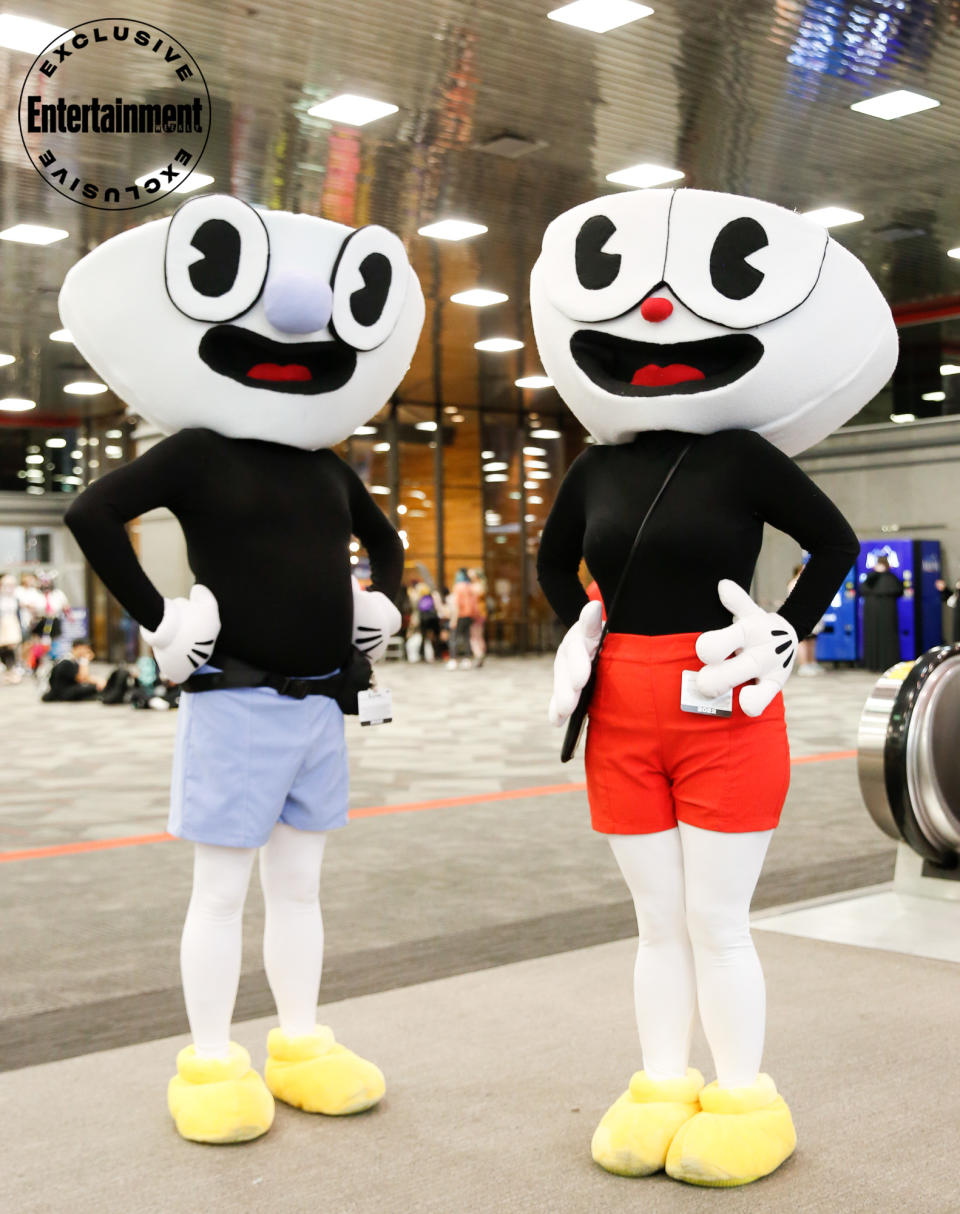 Mugman and Cuphead from <em>Cuphead</em> cosplayers