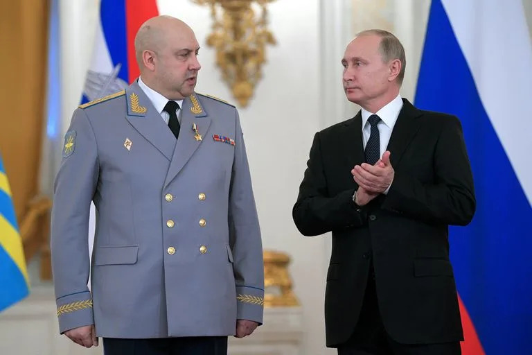 El presidente ruso Vladimir Putin con el general Sergei Surovikin