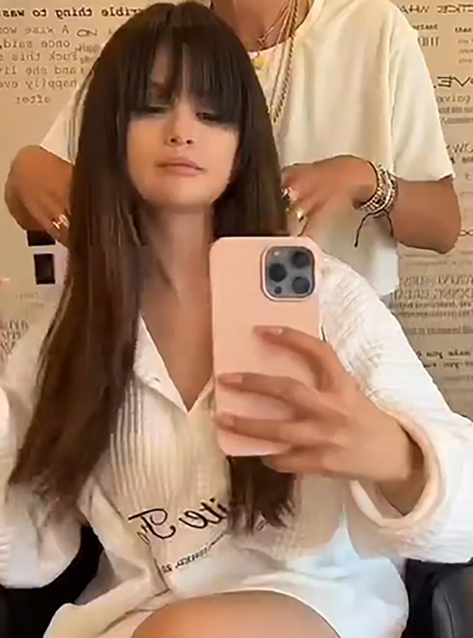 Selena Gomez Transformed Her Short Bob into Long Summer Locks with Chic Bangs – See How She Got the Look!  Tiktok